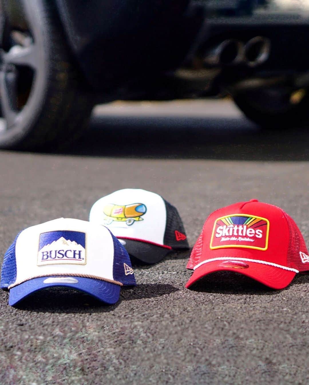 ニューエラ・キャップのインスタグラム：「Couldn’t be more ready for racing to be back with some stay at home @nascar caps. Full NASCAR Trucker 9FORTY Collection available at neweracap.com and catch the race this Sunday! . Link in bio 🏁」