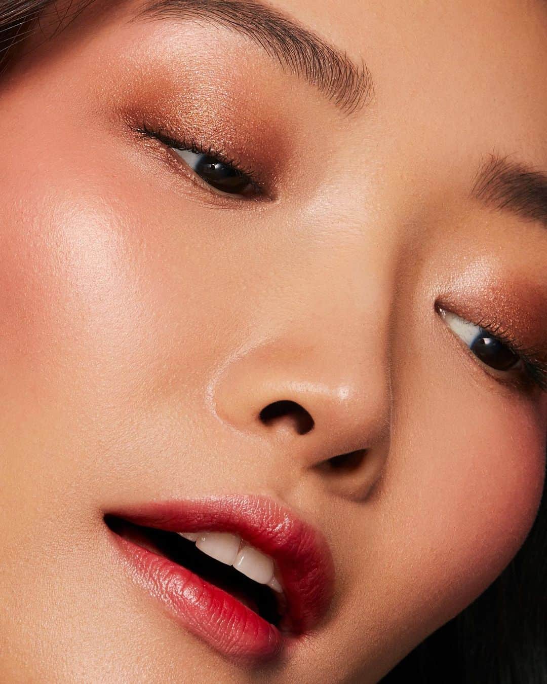 NARSさんのインスタグラム写真 - (NARSInstagram)「5 minute Zoom glow-down: Orgasm X Blush, Afterglow Eyeshadow Palette, Lipstick in Inappropriate Red, Afterglow Lip Balm in Torrid.」5月15日 23時55分 - narsissist