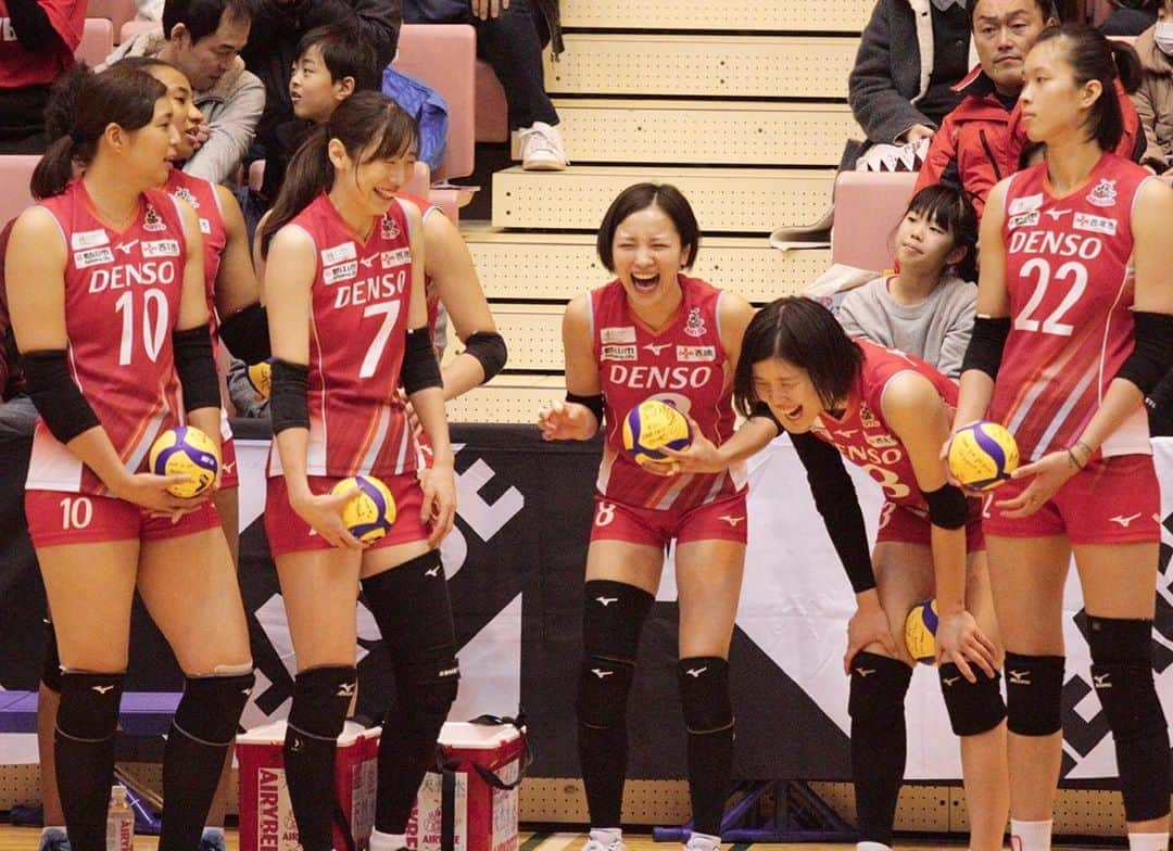 大宮里美さんのインスタグラム写真 - (大宮里美Instagram)「楽しそう。  #Vリーグはバレーだよ #vleague2019-2020 #ひたちなか総合体育館　#volleyball #バレーボール #Vリーグ  #DENSOAIRYBEES #DENSO #AIRYBEES  #デンソーエアリービーズ #デンソー  #バレー観戦のススメ」5月15日 23時48分 - mickeys151