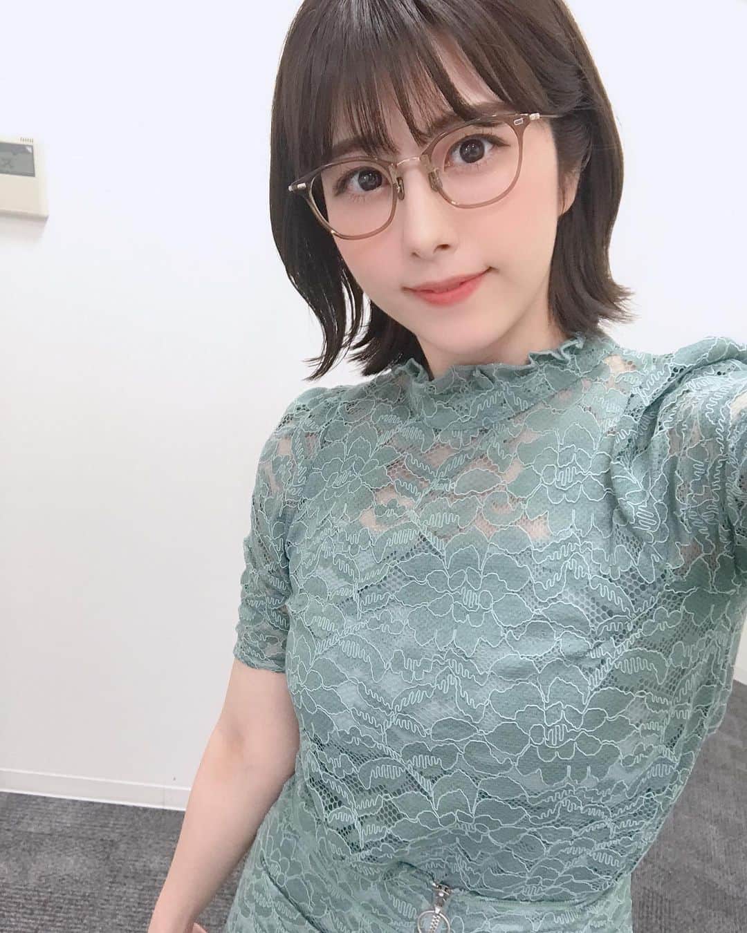 のインスタグラム：「. ミッドナイト競輪ありがとうございました！✨ 7レース中6レース的中して、自分でもびっくりでした😳 西原さんとまたご一緒出来て嬉しかった〜♡ . 初のリモート進行で、間の取り方が難しかったです。。 まだまだ未熟ですが頑張ります💪🏻 Abemaのアーカイブでもご覧いただけます〜 . セットアップ @redyazel . #ティモンディさん素敵だった #お酒でちょっと顔赤い」