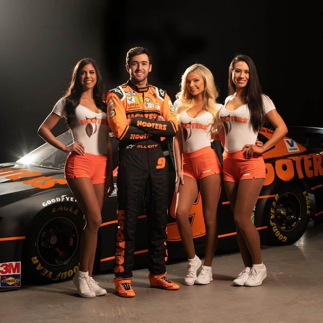 Hootersさんのインスタグラム写真 - (HootersInstagram)「There’s only one way to do race day — and it’s with us. We can’t wait to watch @chaseelliott9 take on @darlingtonraceway. 🏁 Order online or on our app for pickup or delivery and use code GET10 for $10 off $30+ or use code GET15 for $15 off $50+. Is your nearest Hooters open for dine-in? Come on in and enjoy our Race Day Special — fried pickles and a pitcher of domestic beer or Mountain Dew for just $15! *Valid at participating locations only. Cannot be combined with other offers.」5月16日 0時00分 - hooters