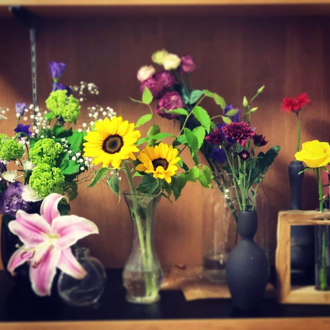 dorlisさんのインスタグラム写真 - (dorlisInstagram)「フラワーレッスン💐　#flower #flowers #Lesson #フラワーアレンジメント #フラワーレッスン #来本曜世 #日比谷花壇 #楽しかった #インスタライブ」5月16日 0時13分 - dorlis0223