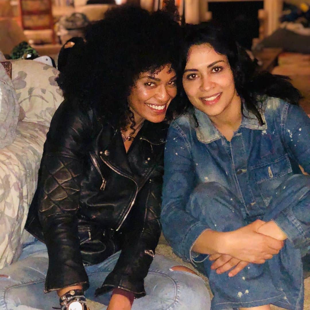 のインスタグラム：「Happy birthday mama.. we will have so much to celebrate when I see u next @pearlthusi #birthdaygirl 💎 👑」