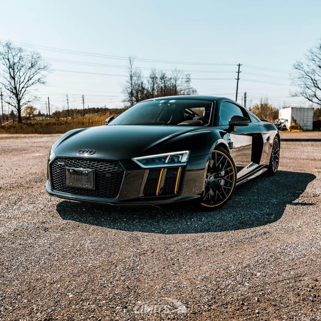 CarsWithoutLimitsさんのインスタグラム写真 - (CarsWithoutLimitsInstagram)「Double trouble 🌪 Club @velocecreedclub  Photo @therealabd  #carswithoutlimits #audi #r8 #audir8」5月16日 0時14分 - carswithoutlimits