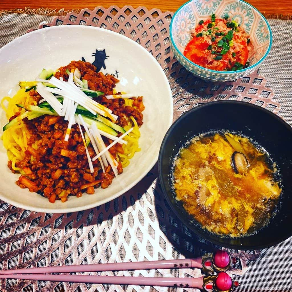 中山恵梨香さんのインスタグラム写真 - (中山恵梨香Instagram)「ステイホームで普段よりご飯を作る機会が増えたのでただのお家ご飯ですが、一生懸命作ったのでその記録をば！ 毎日の献立もうわからーんってなりますなぁ！ 早く心から楽しめる外食に行きたい！ 🌙 #料理 #家庭料理 #ごはん記録 #ステイホームごはん」5月16日 0時17分 - erikanakayama1105