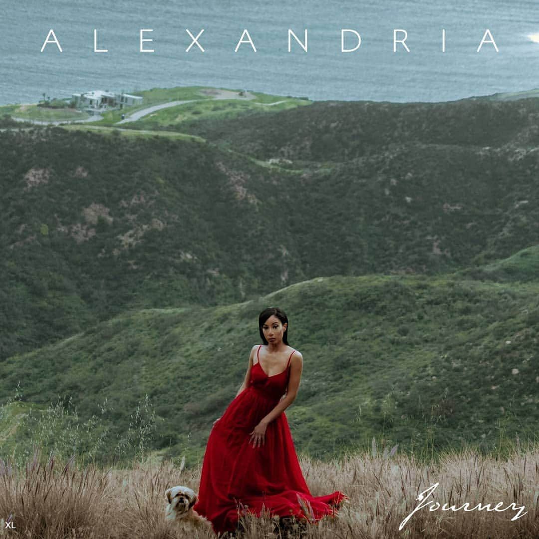 カインドネスのインスタグラム：「One of my favourite artists and collaborators released her new album today. Please dooooo yourself a favour and take a listen. Congratulations @alexandria_official ❤️❤️❤️❤️❤️ If you need to catch up on her incredible catalogue to date, head to her YouTube channel for a series of mini-documentaries, or have a listen to our RBMA radio show from a couple of years back - the conversation which led to us working together! soundcloud.com/kindness/kindness-alexandria」