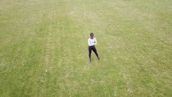 アシャ・フィリップのインスタグラム：「Who said warm up can't be fun...... #Dronelife 🚁🏃🏾‍♀️💁🏾‍♀️ . . . . #Workout #Training #Running」