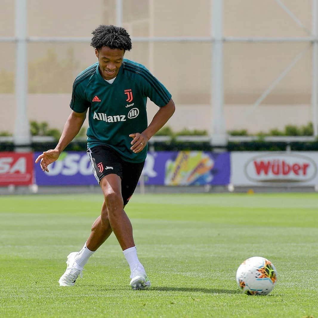 ユヴェントスFCさんのインスタグラム写真 - (ユヴェントスFCInstagram)「Focus 🔛  Individual training sessions continue for the Bianconeri at #JTC! ⚽💪 #ForzaJuve」5月16日 0時31分 - juventus