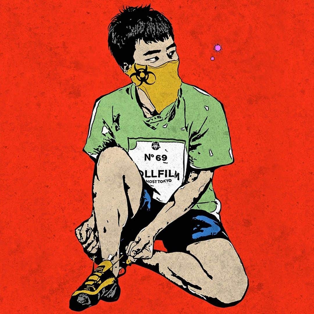 渡部桂太のインスタグラム：「Next climbing style in japan ?? 今後、マスクを着けたまま登らなければならない そんな日が来るのでしょうか？ 見えない敵 あなたならどうする？ Photo by @runfight71 #climbing #bouldering #japan #style  #クライミング #ボルダリング #バイオハザードマーク  #見えない敵」