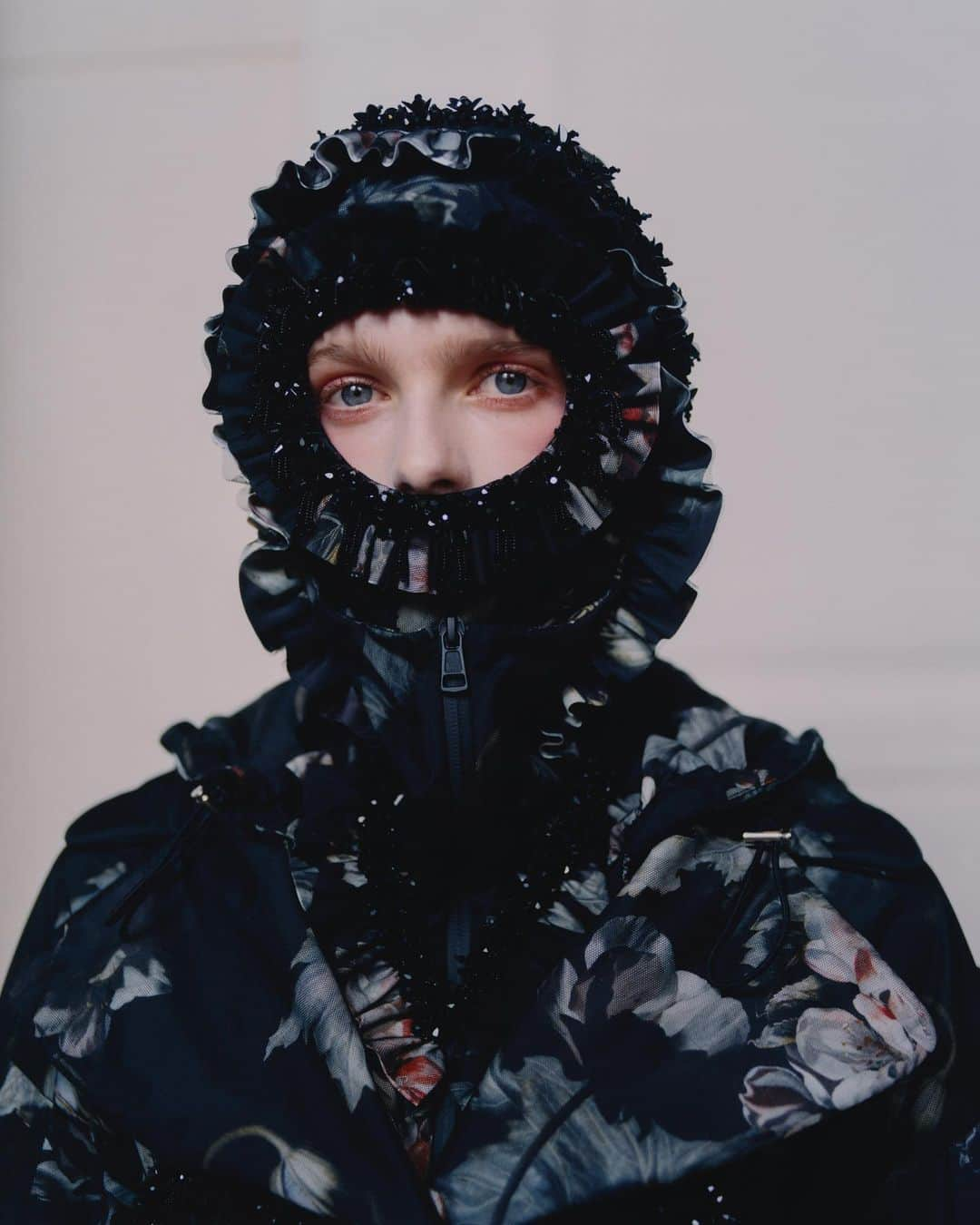 モンクレールさんのインスタグラム写真 - (モンクレールInstagram)「Simone Rocha's unique aesthetic explores the farthest reaches of female expression. Swipe to explore #MONCLERSIMONEROCHA, available on Moncler.com now. 📷: @andrewnuding Styling: @robbiespencer  #MONCLERGENIUS @SimoneRocha_」5月16日 0時51分 - moncler