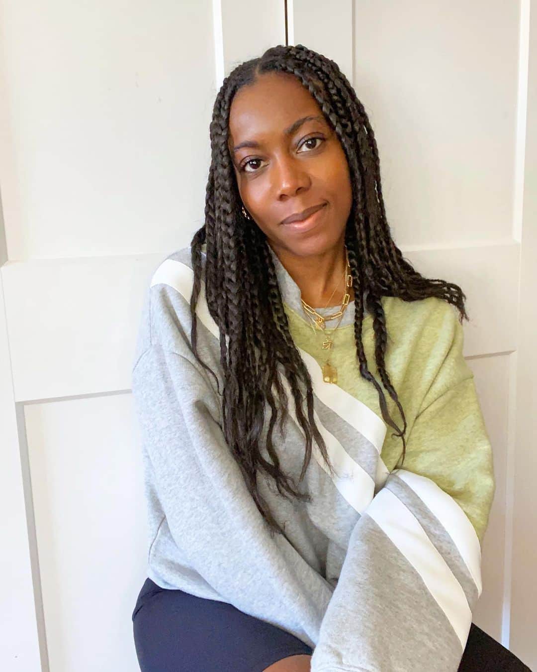 カレントエリオットのインスタグラム：「happy friday! / be sure to tune in to our stories today as @bustle’s fashion director @tiffanyreid takes us along with her as she gets ready to #wfh」