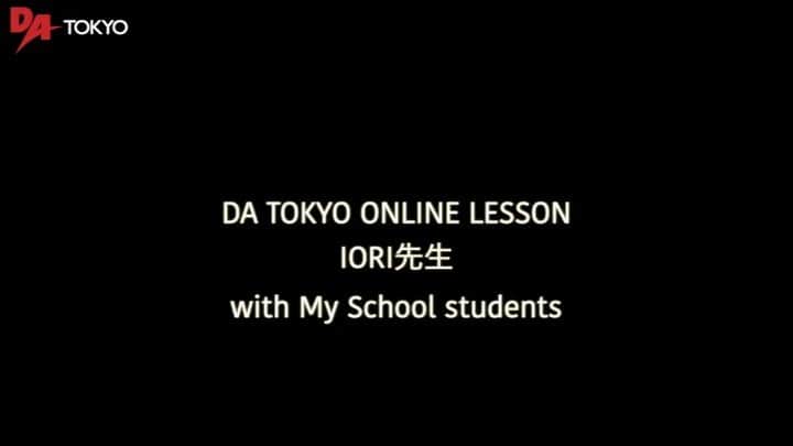 のインスタグラム：「. 東京ダンス&アクターズ専門学校 Tokyo Dance & Actors School . 👩‍🏫MY SCHOOL PROGRAM🏫 先日行われたダンス合宿参加者の皆さんから頂いた動画をつなぎ合わせてみました🥰 . Choreo by IORI先生 @iorisoma . オンラインでどこまでも繋がります👏✨ . . . 👩‍🏫ATTENTION⚠️ . 現在DATOKYOではYouTube動画配信はもちろん、 予約者限定で第一線で活躍されている現役講師とリアルタイムでコミニュケーションを交わしながらレッスンを受けられる生配信レッスンも行なっております😊. ※生配信レッスンはZOOMを使用 . ZOOMではみんなの動きを先生が実際にチェックしながら、アドバイスもくれますよ😘 . なかなかスタジオでレッスンを受けられない日々が続きますが、こんな時だからこそDATOKYOのレッスンをオンラインを通じておうちで気軽に受けられます🤗✨ . ⚠️必要なもの⚠️ ①スマホorPCなどタブレット端末. ②ZOOMアプリ. ③快適なネットワーク. ④必要最低限踊れるスペース. ⑤飲み物&タオル(結構普通に汗かきます💦). 以上🥳👍 . 普段なかなか東京に来れない遠方の方々も大歓迎💕 全国各地で受講可能です❣️ . ご予約・詳細はHP、またはDATOKYO公式LINEにてお問い合わせください(^^) . .  #tsmshibuya#datokyo#dancer#dance#hiphop#freestyle#student#shibuya#tokyo#dancemovie#dancers #dancelife#dancevideo#ダンス#ダンス動画#ダンサー#ダンス専門学校#専門学校#在校生#da東京#tsm渋谷#渋谷#workshop#ws#onlinedance」