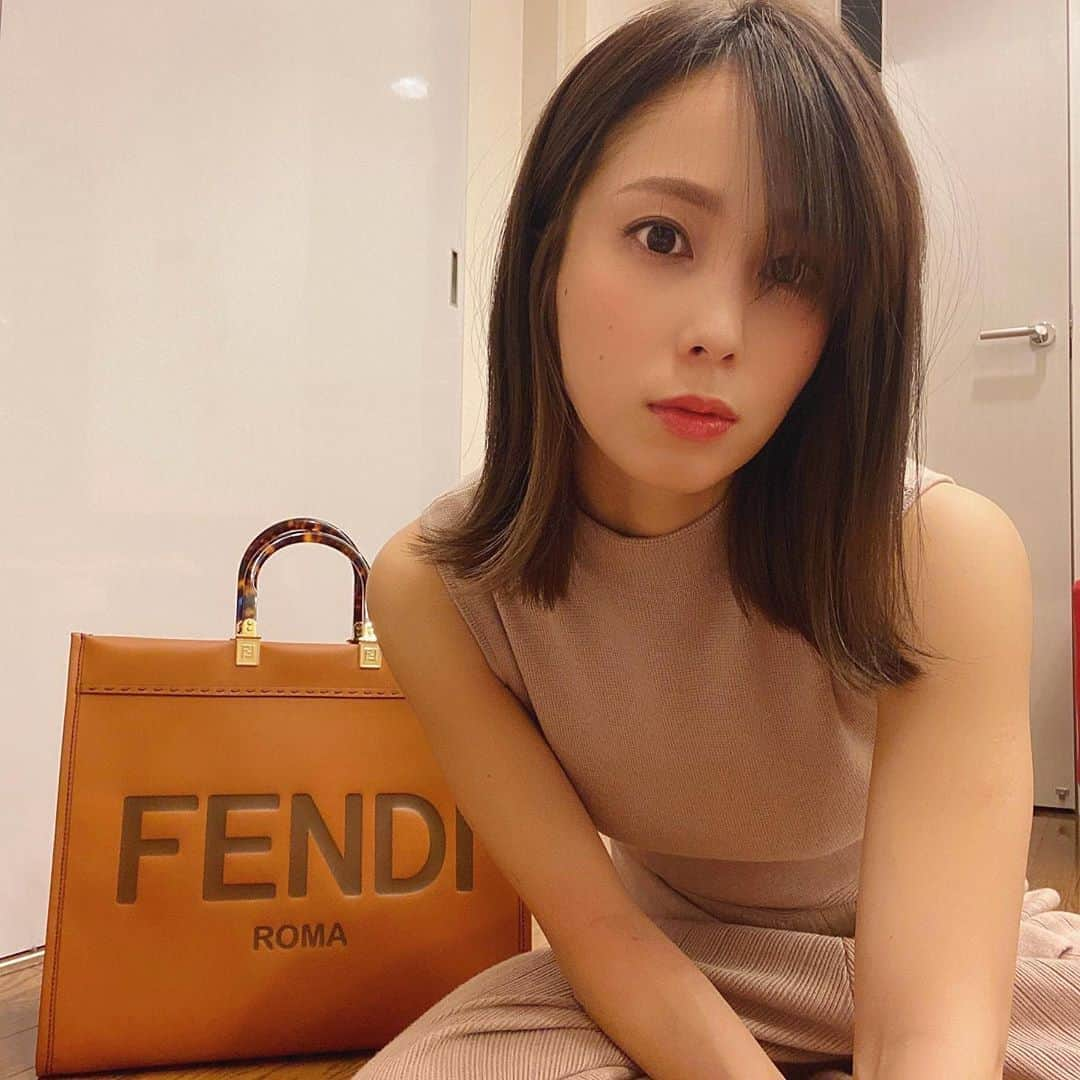 犬童美乃梨さんのインスタグラム写真 - (犬童美乃梨Instagram)「自分への誕プレ。その2😳 . . . #fendi  #birthday」5月16日 1時22分 - minudo