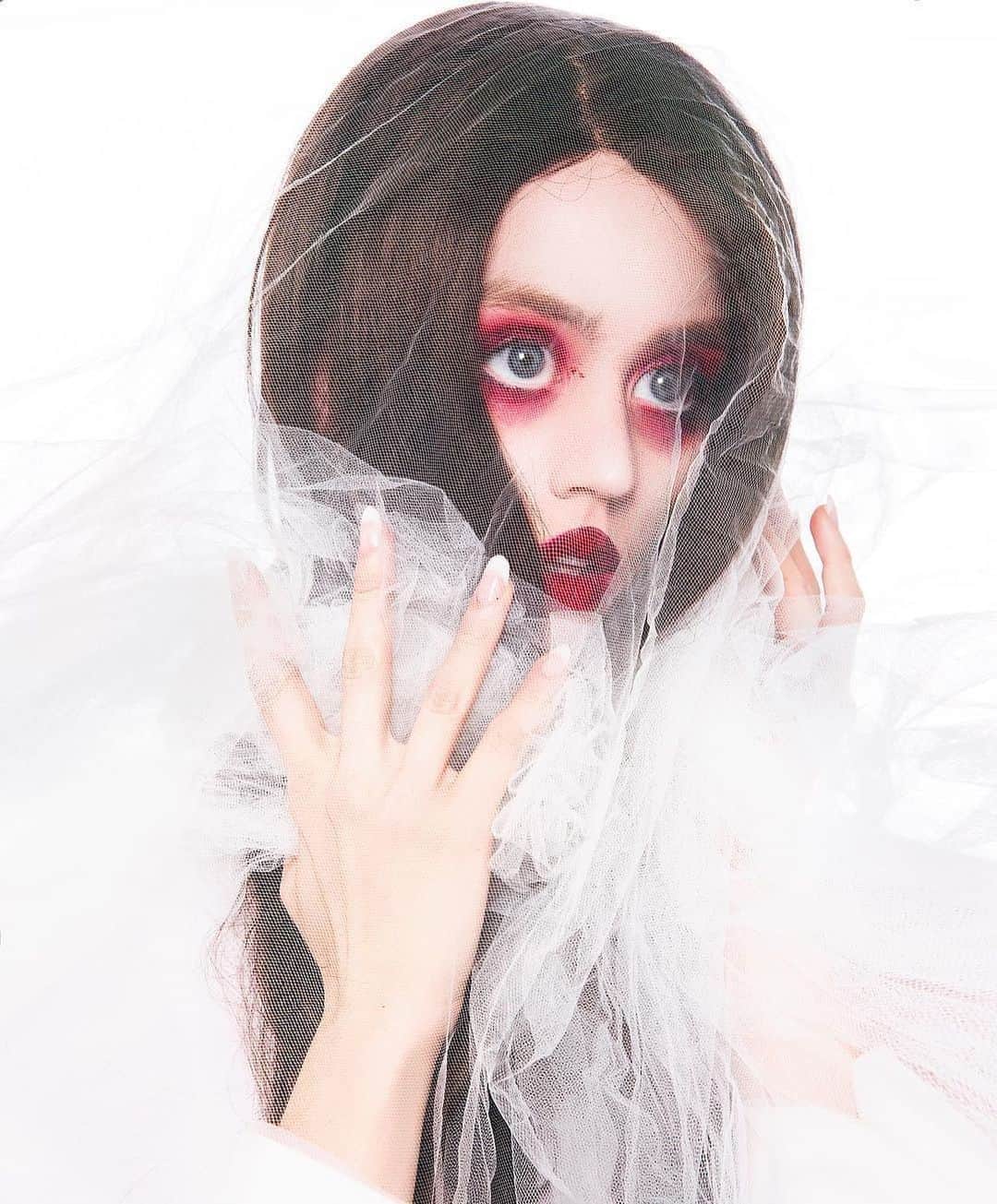 アリソン・ハーバードのインスタグラム：「🥀」