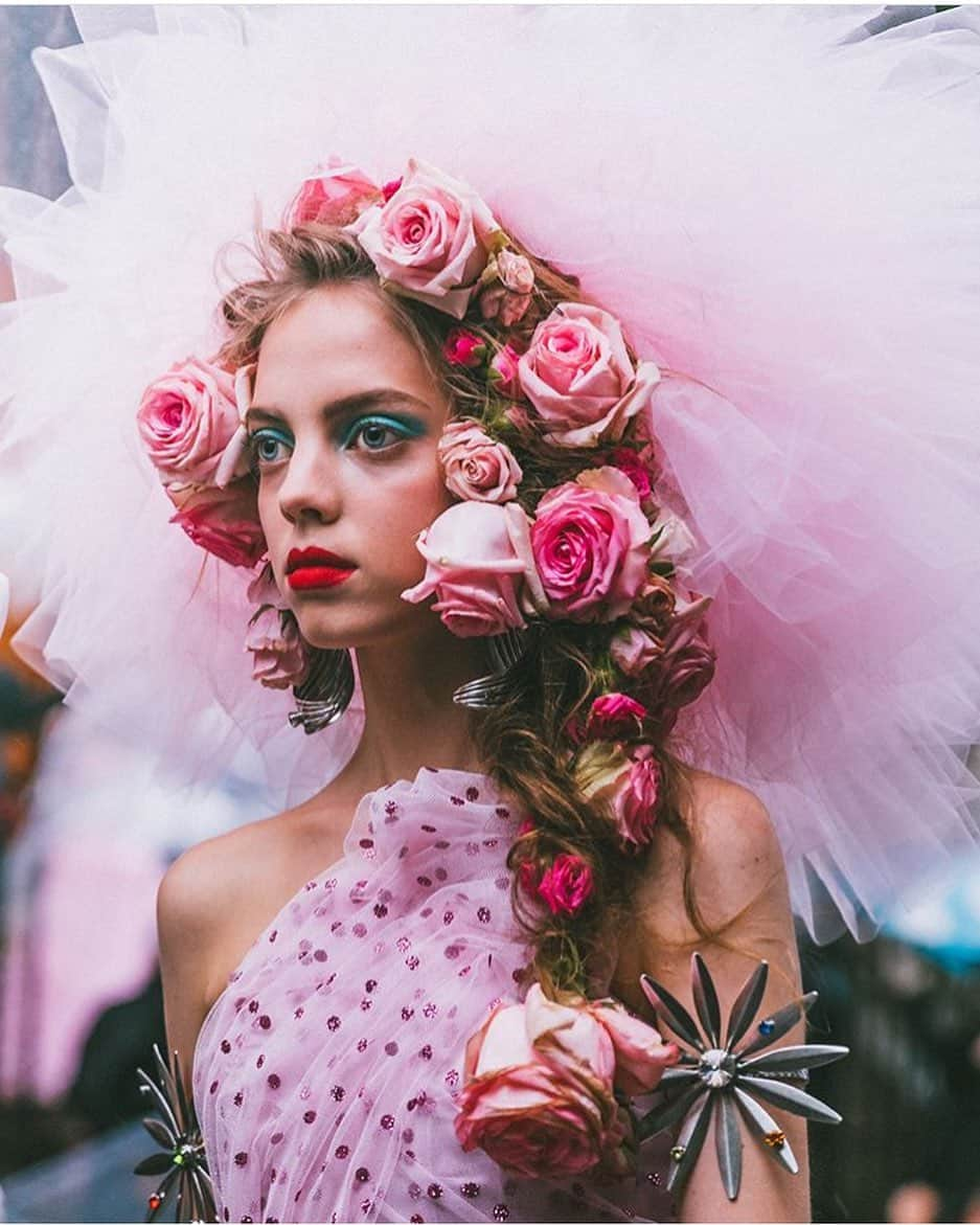 ロダルテさんのインスタグラム写真 - (ロダルテInstagram)「#FBF: @mariana_zaragoza before Rodarte’s SS19 Runway Show (ph: @harrison). #rodarte」5月16日 11時25分 - rodarte