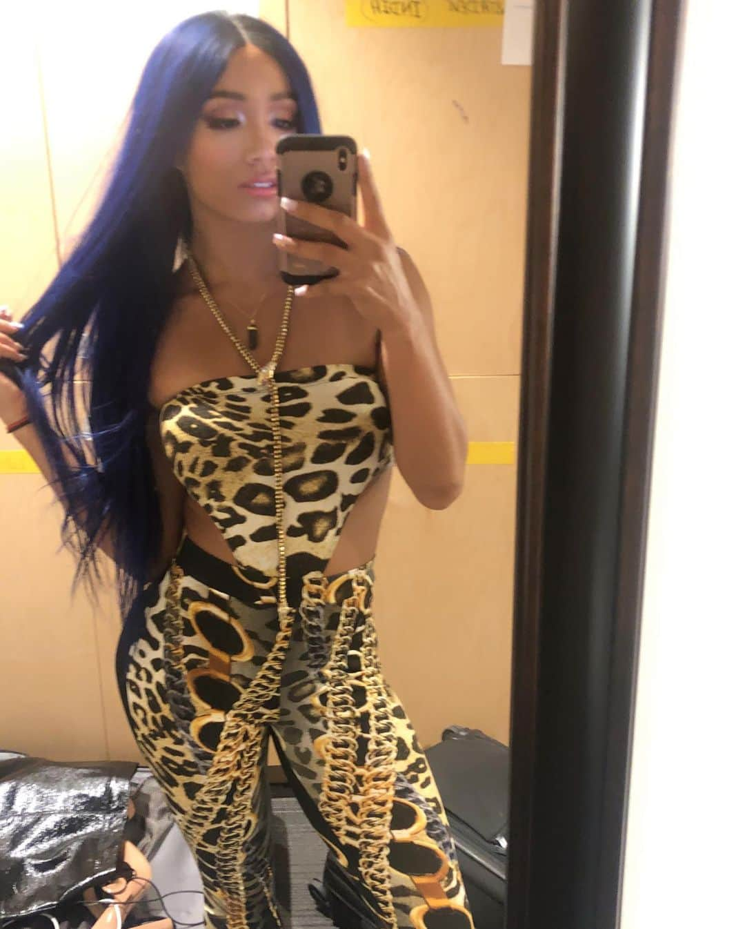 サシャ・バンクスさんのインスタグラム写真 - (サシャ・バンクスInstagram)「I know, you know #smackdown #legitboss #iwanttoplayagame」5月16日 11時23分 - themercedesvarnado