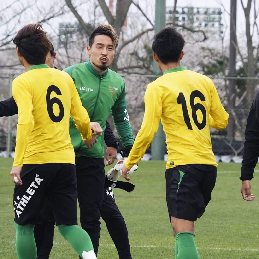 東京ヴェルディさんのインスタグラム写真 - (東京ヴェルディInstagram)「本日、5/16は東京ヴェルディ 長谷川洸選手の25歳のお誕生日です！おめでとうございます🎂  くちぐせは「しばくん」。先輩思いの長谷川洸選手。スナック41の開店を待ってる方も多いみたいなので、長谷川選手、はせママに声かけといてね😉  #長谷川洸 #はせママ #誕生日 #happybirthday #東京ヴェルディ #ヴェルディ #tokyoverdy #verdy #東京 #tokyo」5月16日 11時24分 - tokyo_verdy