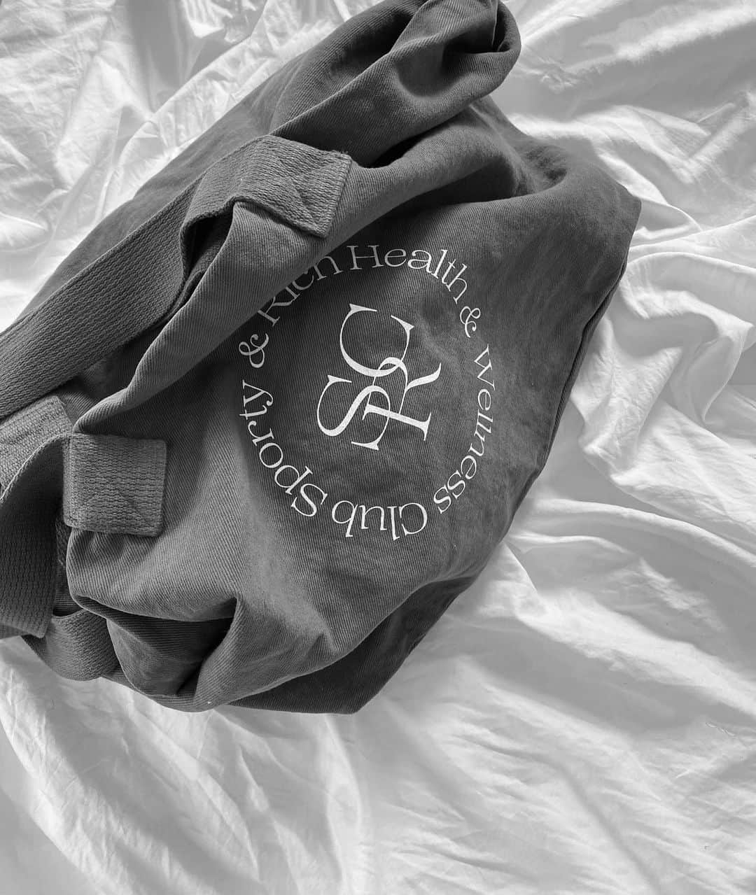 のインスタグラム：「最近のお気に入り🤍  #sportyandrich #totebag #トートバッグ」