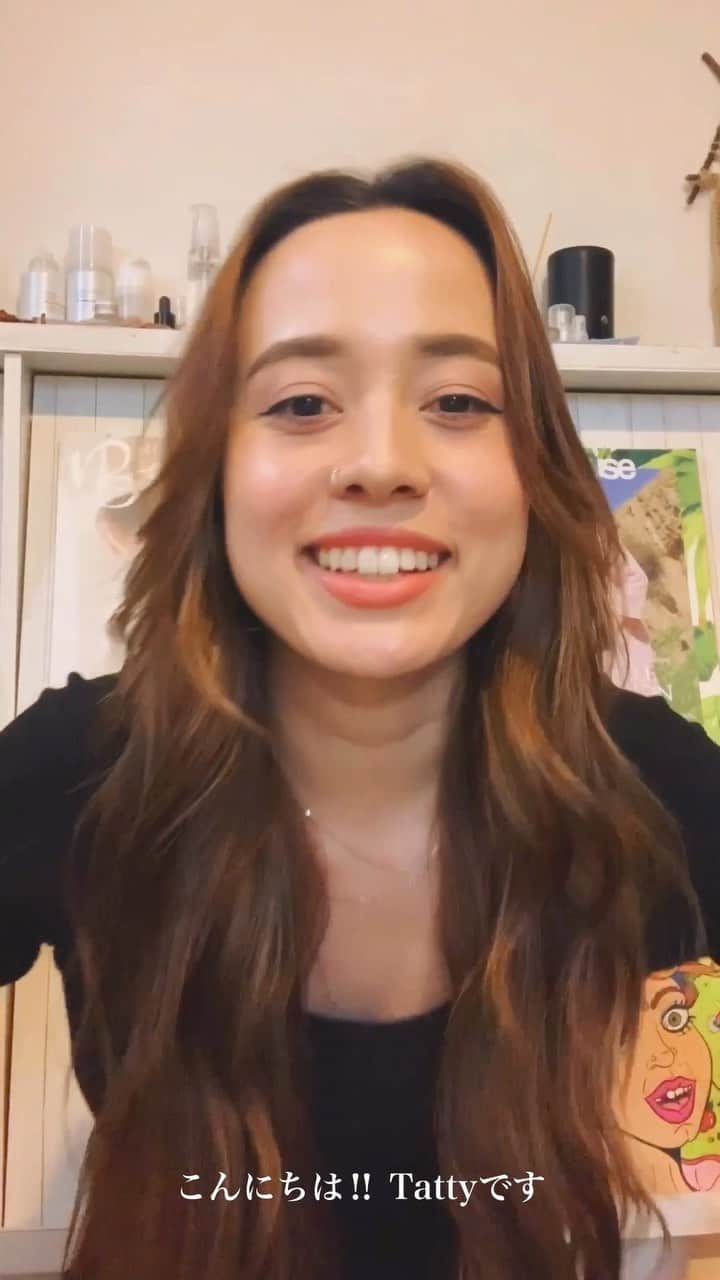Tattyのインスタグラム：「みなさんお元気ですか😊？ 私のヘアページからのお知らせです🏝 5/7 からサロンが再開しました‼︎ 詳しくは　@lisagirlshair での ハイライトにて、再開に関しての内容が 載っていますのでぜひご覧ください🌈 .  初のIGTV配信ですが、 なかなか人と会えない時期、 文字や画像だけではなく元気な姿と メッセージを動画という形で伝えたくて シェアしました😊 .  まだまだ大変な時期で、 色んな過ごし方を されていると思いますが、 一人一人が心身共に 健康に過ごせるようにと 想います🙏🌈 いつもありがとうございます☺️✨ Lisa」