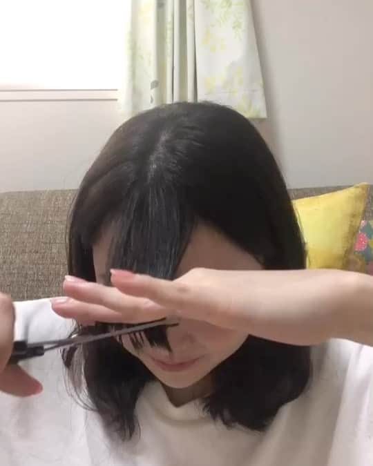麻倉もものインスタグラム：「前髪が伸びたので切りました(o･∇･o) #もちょ10 #麻倉もも #オンラインもちょ」