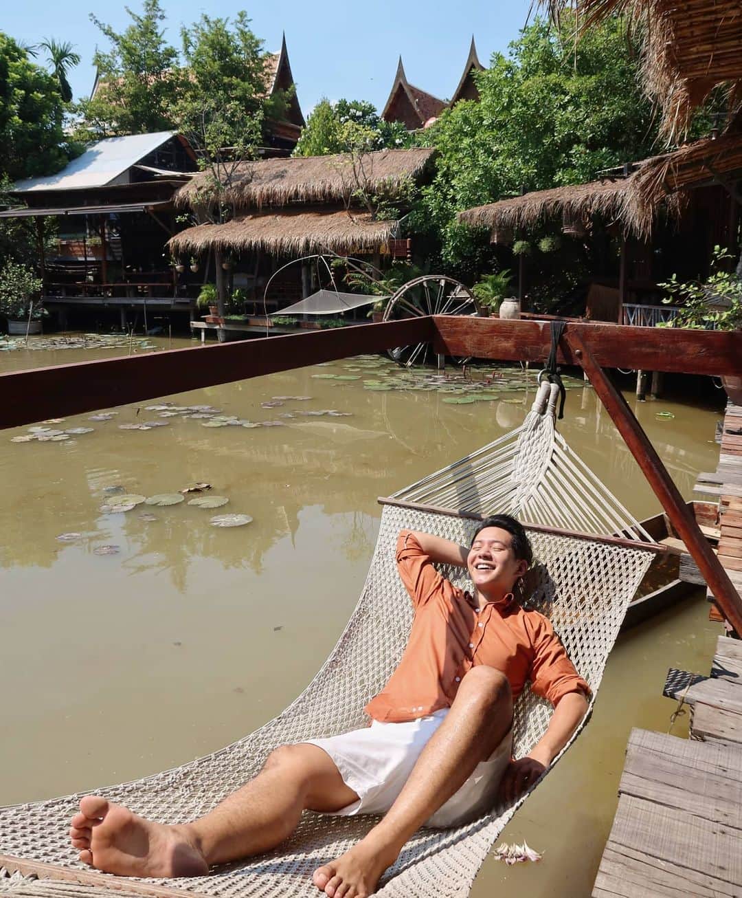 アイス・サランユーのインスタグラム：「Woke up like this🧡 Ayutthaya Retreat เปิดให้บริการแล้วนะครับ ทั้งZoneร้านอาหาร และ Zone Resort  ภายใต้ มาตราการ #Socialdistancing  ทั้งการรักษาความสะอาด และ จำกัด จำนวนคน #อยุธยา」