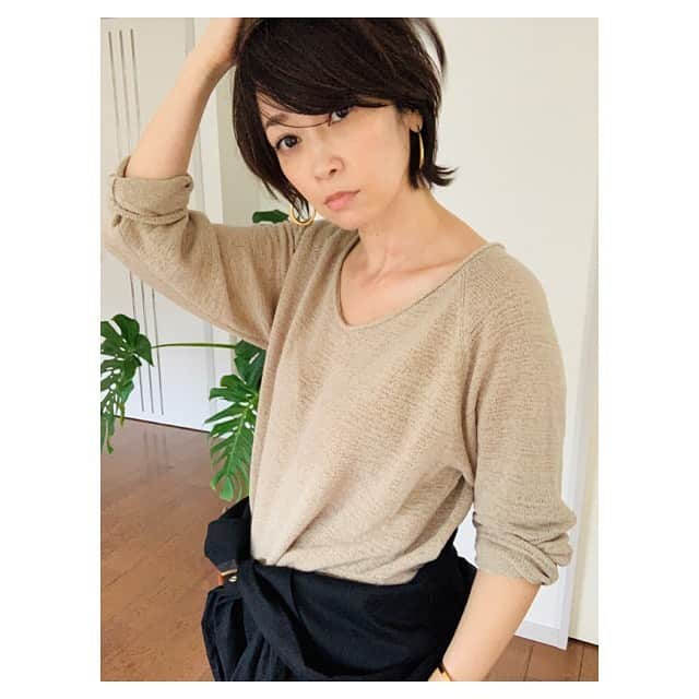 辺見えみりさんのインスタグラム写真 - (辺見えみりInstagram)「いつも同じような場所の写真で すみません…😅 今日はちょっと涼しいから、 @outersunset_official のjump suitと、v-neck short poを。 オーバーオールも好きだけど、ジャンプスーツもかなり好き。  #outersunset_official  #アウターサンセット」5月16日 12時27分 - emiri_hemmi