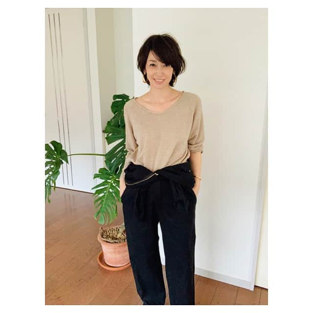 辺見えみりさんのインスタグラム写真 - (辺見えみりInstagram)「@outersunset_official  v-neck short poとjump suit  #outersunset_official  #アウターサンセット」5月16日 12時29分 - emiri_hemmi