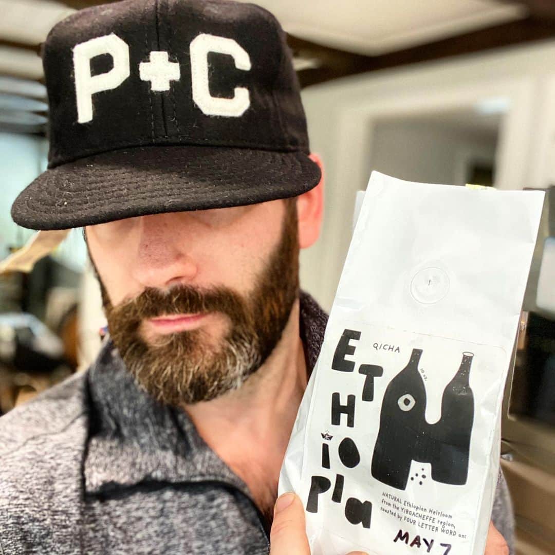 のインスタグラム：「When we can, we try to #supportsmallbusiness • Thank you to our friends from Chicago @pilatesandcoffee and @4lwcoffee. There was also a cute onesie for baby girl that didn’t fit me but it’s adorable ❤️. If you’re in their area be sure to check them out! • #coffee #pilates #shopsmall」