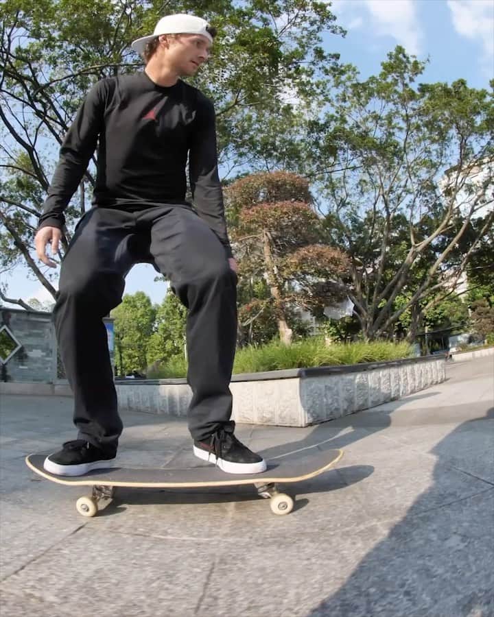 シェーン・オニールのインスタグラム：「1 YEAR @aprilskateboards 💙」