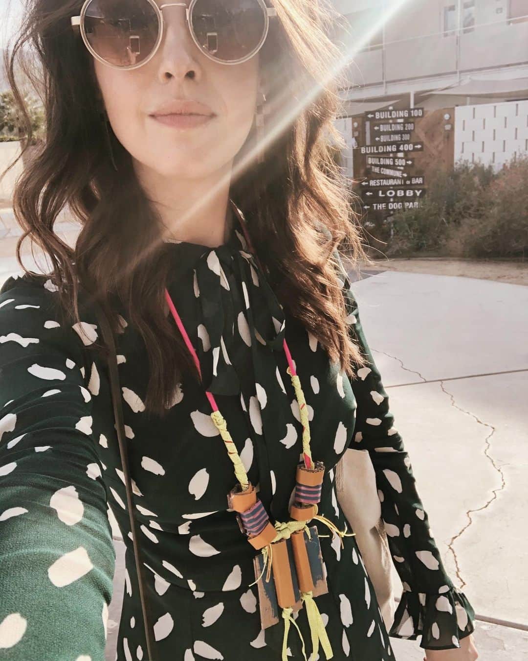 ケイト・ボイージェルのインスタグラム：「sunny Friday feels ☀️ anyone else miss wearing dresses?? I didn’t for the first few weeks and now i kinda feel bad for neglecting them👗 .  Btw- my mini dress here is 30% off today! Screenshot this pic to get details on the @liketoknow.it app if you use it! .  It’s a great spring go-to for me, and it looks so cute with everything from over the knee boots to white sneakers! Happy Friday!! .  #LTKspring #LTKsalealert #LTKstyletip #liketkit @liketoknow.it http://liketk.it/2OVjU」