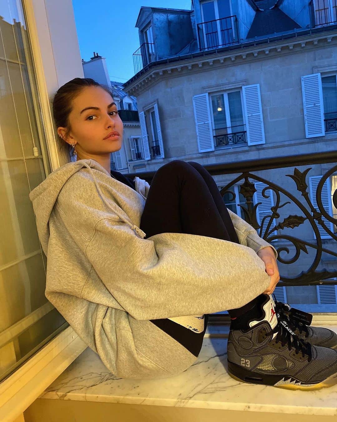 ティラーヌ・ブロンドーのインスタグラム：「Back in Paris !!!❤️ @lauriezanolettihair」