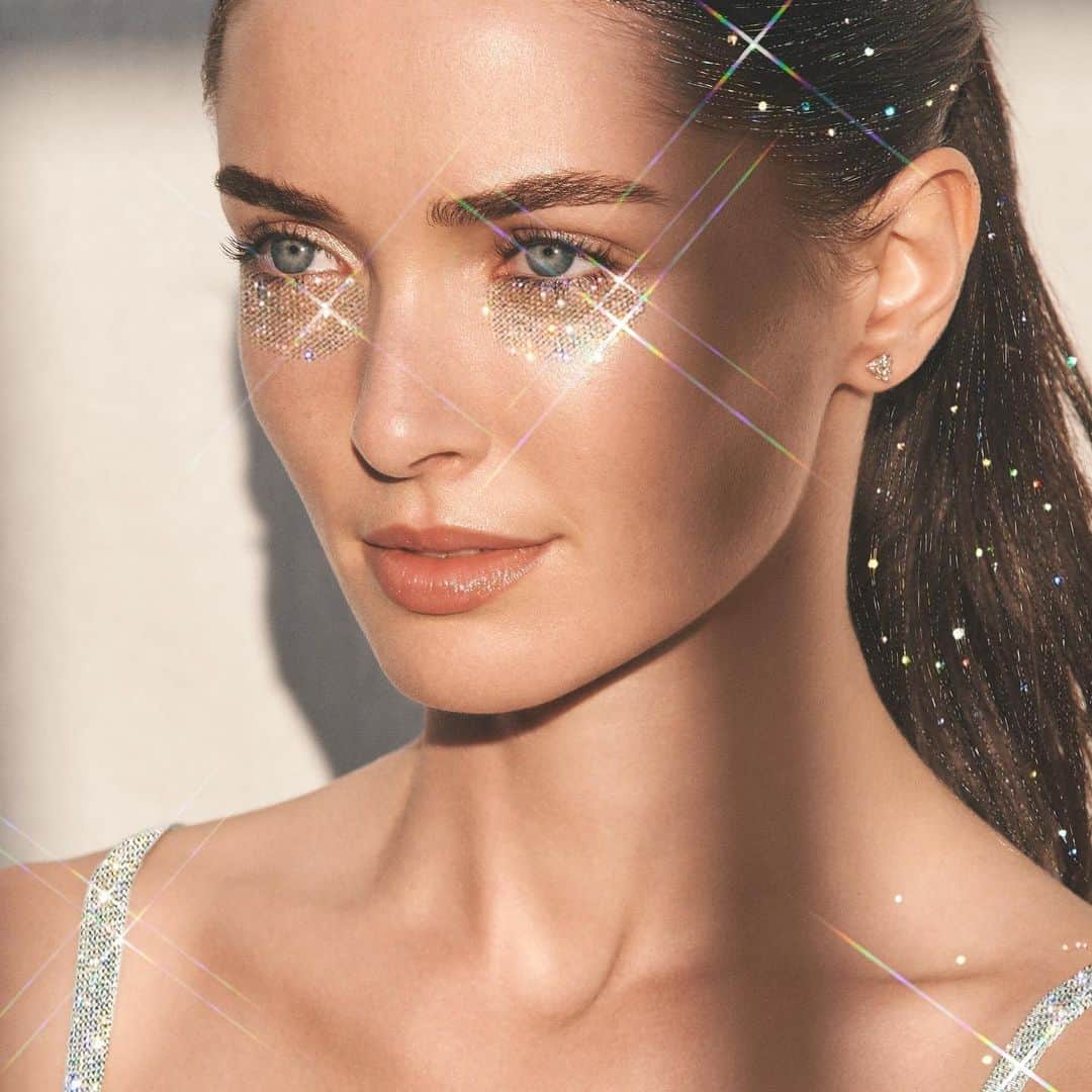 ドゥラメールのインスタグラム：「Add a little sparkle. Visit the Filters tab in our profile to experience a custom @sarashakeel creation in celebration of The Eye Concentrate. #TheEyeConcentrate」