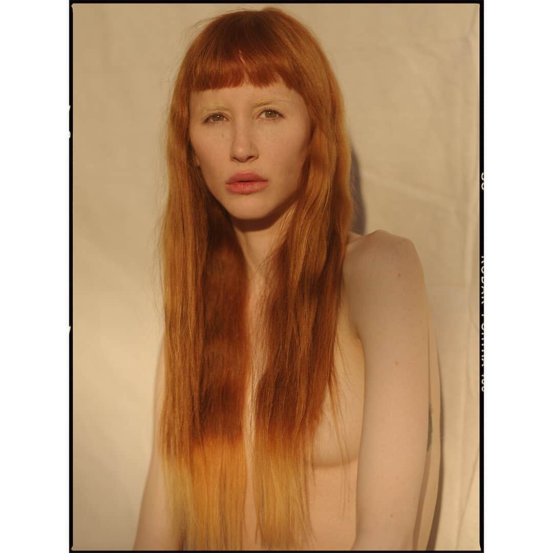Faith Picozziさんのインスタグラム写真 - (Faith PicozziInstagram)「Sunset 2️⃣ 📸 @filip.milenkovic 👗🎨 @faithpicozzicreative @filipandfaith #redhead #model #fashion #portrait #natural #bare」5月16日 5時22分 - faithpicozzi