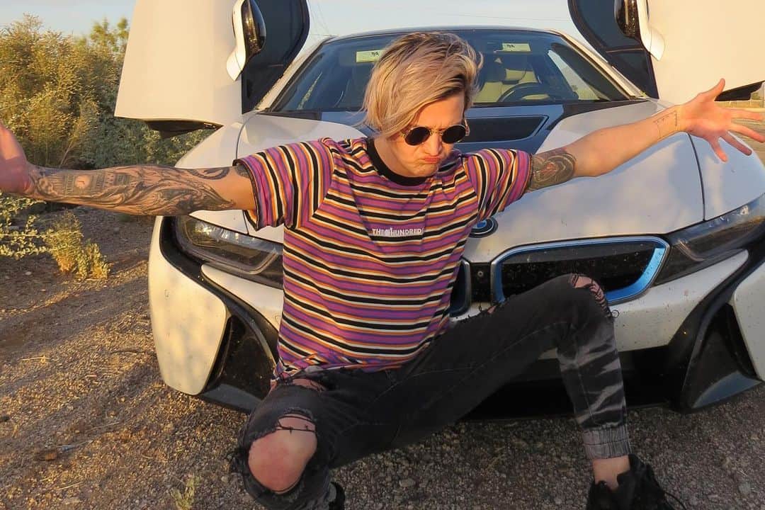 Ghastlyさんのインスタグラム写真 - (GhastlyInstagram)「Still figuring out how to pose w my car」5月16日 6時20分 - ghastly