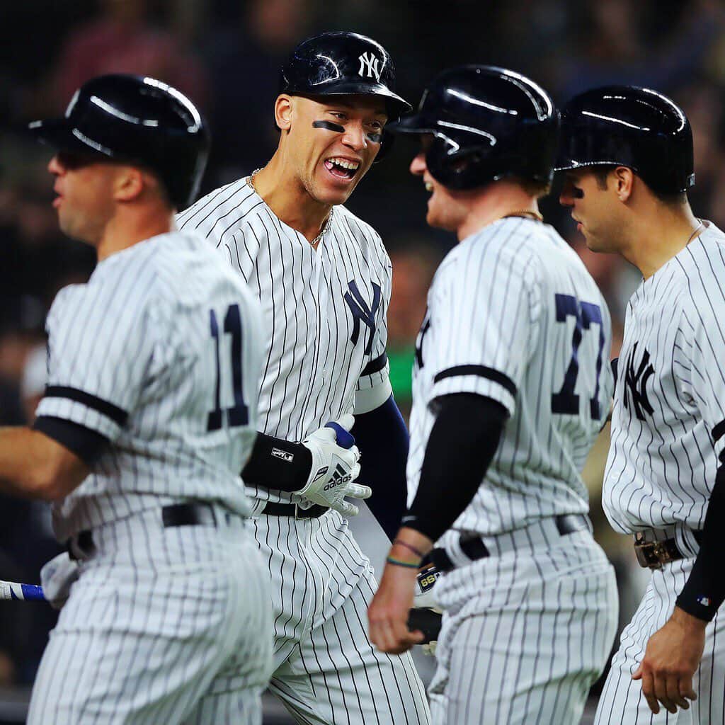 ニューヨーク・ヤンキースさんのインスタグラム写真 - (ニューヨーク・ヤンキースInstagram)「And you know, we’re on each other’s team 🤜🤛」5月16日 6時28分 - yankees