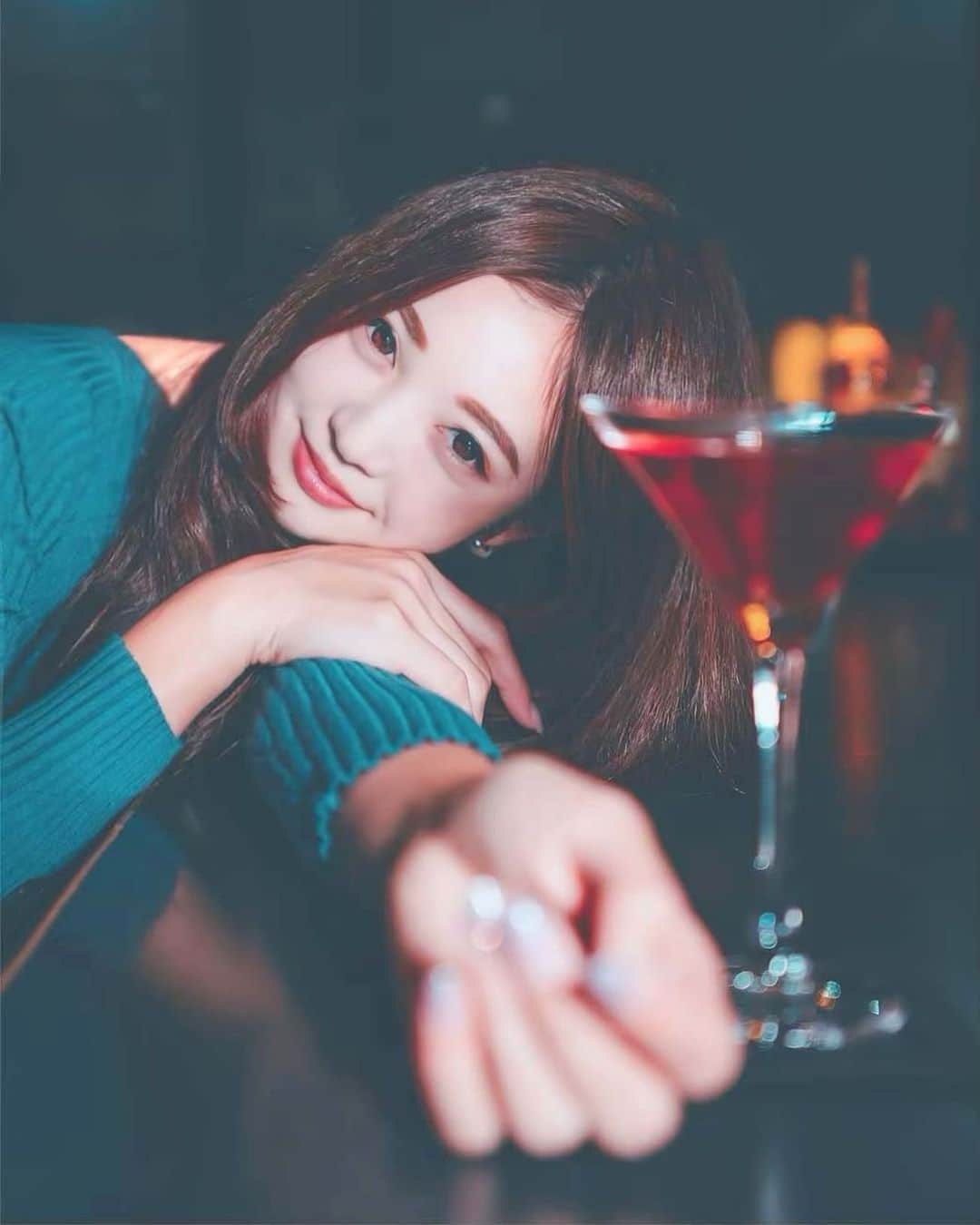 ももせゆきさんのインスタグラム写真 - (ももせゆきInstagram)「🍷 ♡  カクテルめったに飲まないけどカクテルって酔いまわりやすい気がするのは私だけかな？🍷よい週末を♡ ・ ・  撮影 2020年 1月 🌸  Photo by @mina0822_photo 🌸 🌸 ✩ ✩ ✩ ・  #cocktails  #IG_PHOS#japan_night_view #ポートレート #被写体 #genic_mag#instagram#IGersJP #retrip_nippon #hubsplanet  #カメラ女子 #カメラ好きな人と繋がりたい #ファッション #ファインダー越しの私の世界 #サロンモデル#tokyocameraclub #awesome_earthpix  #タビジョ#art_of_japan_ #bar #ビジョビ #whim_member #earth_portraits #サロンモデル #japan_of_insta#お酒 #写真撮ってる人と繋がりたい#gpw_members_only」5月16日 7時07分 - momoyu1125