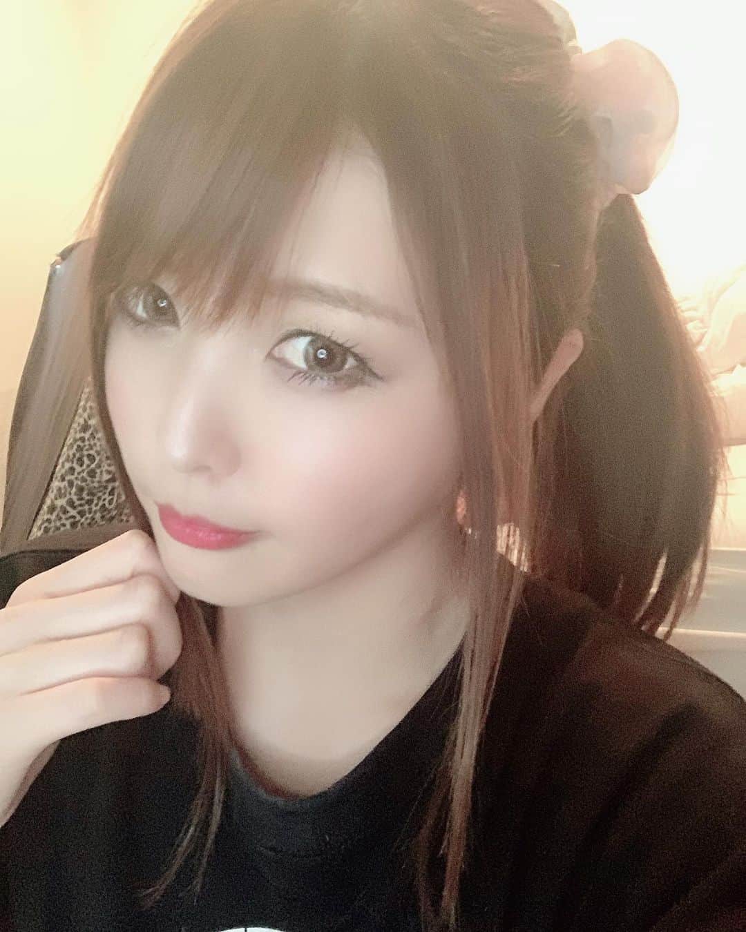 新村あかりのインスタグラム：「たまにはポニーテールしてみた✨  #ポニーテール #ポニーテールとシュシュ」