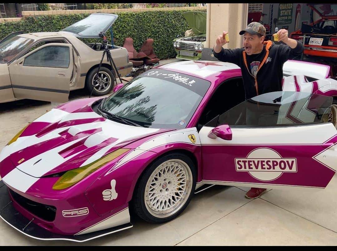 スティーブのインスタグラム：「Can a 🍋 fix this nasty sticky yucky Ferrari age old problem?  What problem may that be??? Your answer please? And then Watch today’s video to find out! Now live link in profile.  フェラーリ社が直さないなら自分で直す！レモンであの我慢できないベタベタ感が取れる⁈ 新作動画は今公開中です」