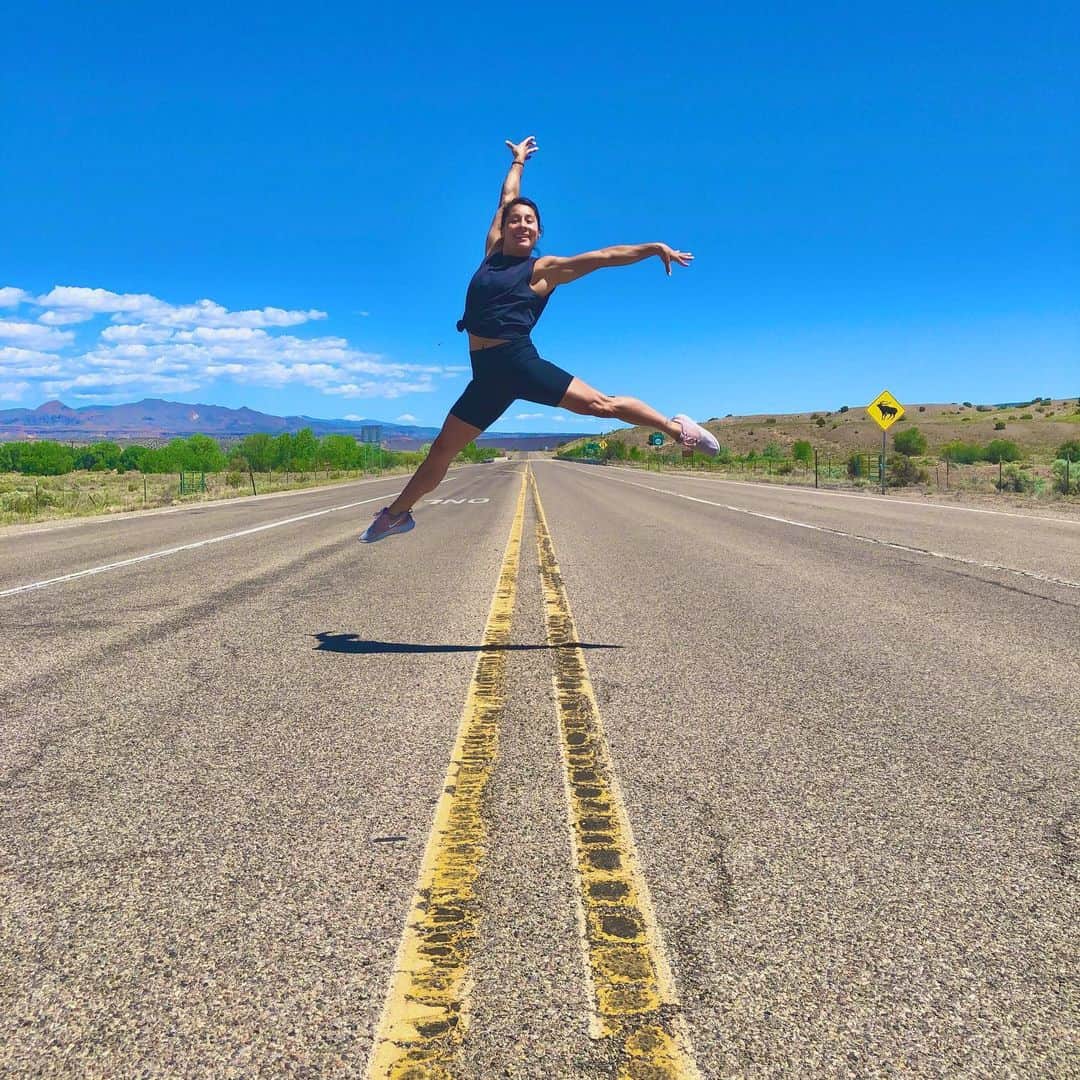 マリッサ・キングのインスタグラム：「Out here in the middle of nowhere where corona can’t get us 😷」