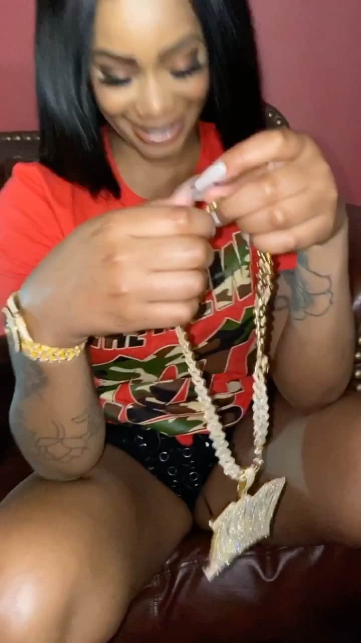 グッチ・メインのインスタグラム：「Welcome the 1 and only female artist on the #TheNew1017 @kshiday and follow her now also signed the hardest young nigga in NYC @coachdaghost and you know @poohshiesty my twin」