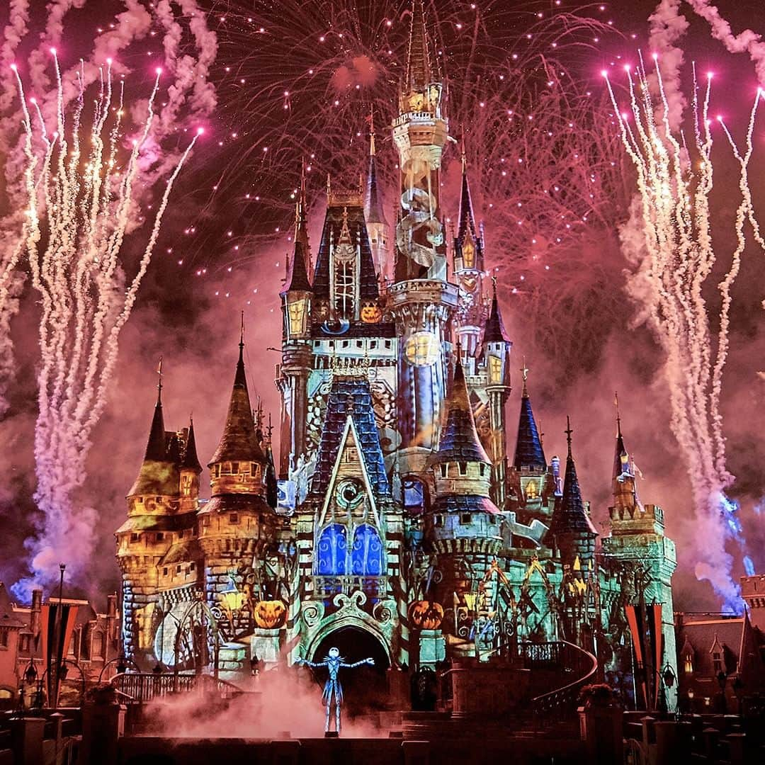 Disneyさんのインスタグラム写真 - (DisneyInstagram)「What’s this? It’s #Halfway2Halloween! Join Jack Skellington and relive the frights when he took over the fun at Magic Kingdom Park. So gather your little witches and playful vampires for some festive fun 🎃 in this pre-recorded, virtual viewing of #DisneyMagicMoments from Mickey’s Not-So-Scary Halloween Party. Link in bio.」5月16日 9時00分 - disney