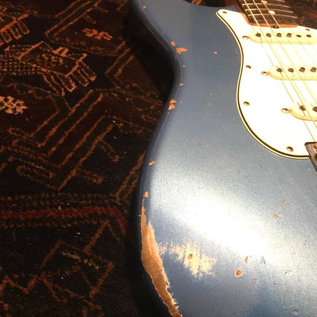 砂川一黄さんのインスタグラム写真 - (砂川一黄Instagram)「Today's my fender.  #fender #fenderstratocaster #fendercustomshop #vintagerag #stayhome」5月16日 9時23分 - sunagawa_cnr