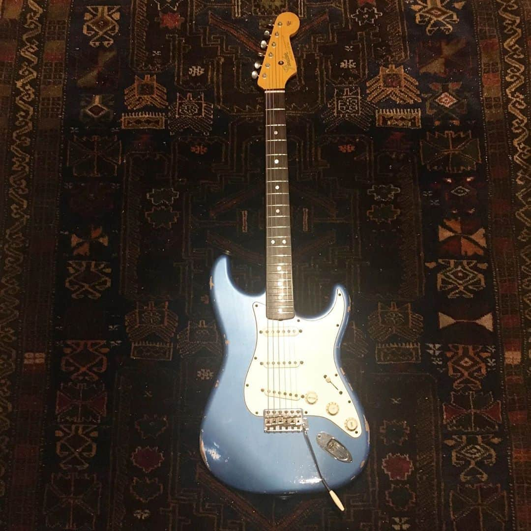 砂川一黄さんのインスタグラム写真 - (砂川一黄Instagram)「Today's my fender.  #fender #fenderstratocaster #fendercustomshop #vintagerag #stayhome」5月16日 9時23分 - sunagawa_cnr