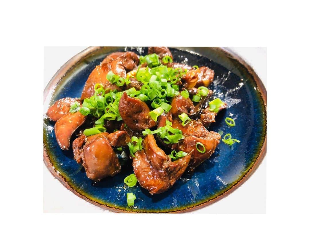 上田桃子さんのインスタグラム写真 - (上田桃子Instagram)「昨日の晩ご飯。  作れる時はつくる。 休める時はやすむ。 動く時はうごく。  やれる時にやりたい事をする。  #おうち時間 #ももこ飯 #母の日にプレゼントした包丁で #結局私が使う #美味しいより楽しく」5月16日 9時40分 - momoko3030