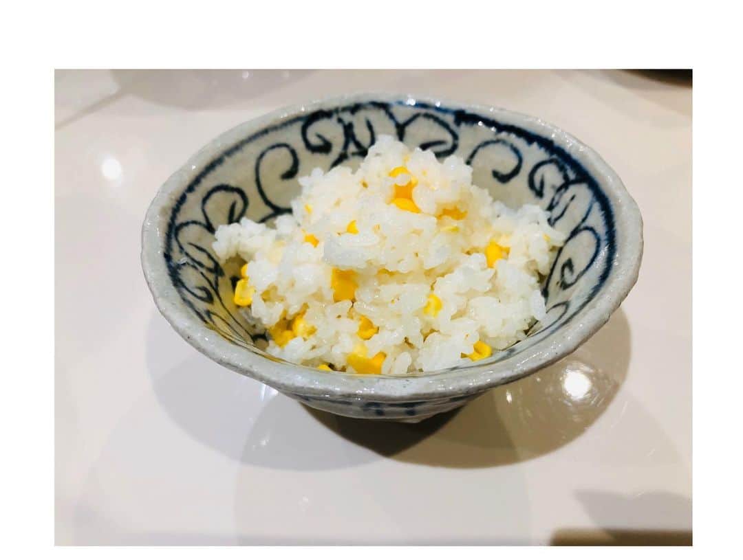 上田桃子さんのインスタグラム写真 - (上田桃子Instagram)「昨日の晩ご飯。  作れる時はつくる。 休める時はやすむ。 動く時はうごく。  やれる時にやりたい事をする。  #おうち時間 #ももこ飯 #母の日にプレゼントした包丁で #結局私が使う #美味しいより楽しく」5月16日 9時40分 - momoko3030
