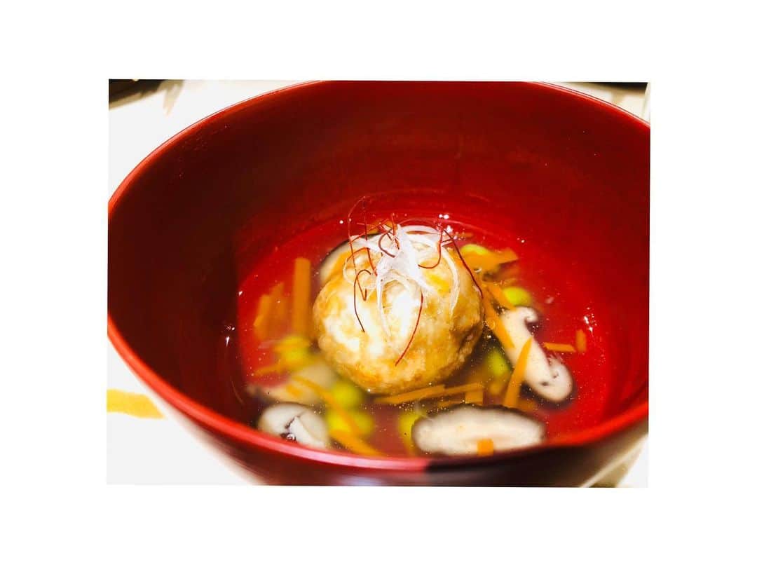 上田桃子のインスタグラム：「昨日の晩ご飯。  作れる時はつくる。 休める時はやすむ。 動く時はうごく。  やれる時にやりたい事をする。  #おうち時間 #ももこ飯 #母の日にプレゼントした包丁で #結局私が使う #美味しいより楽しく」