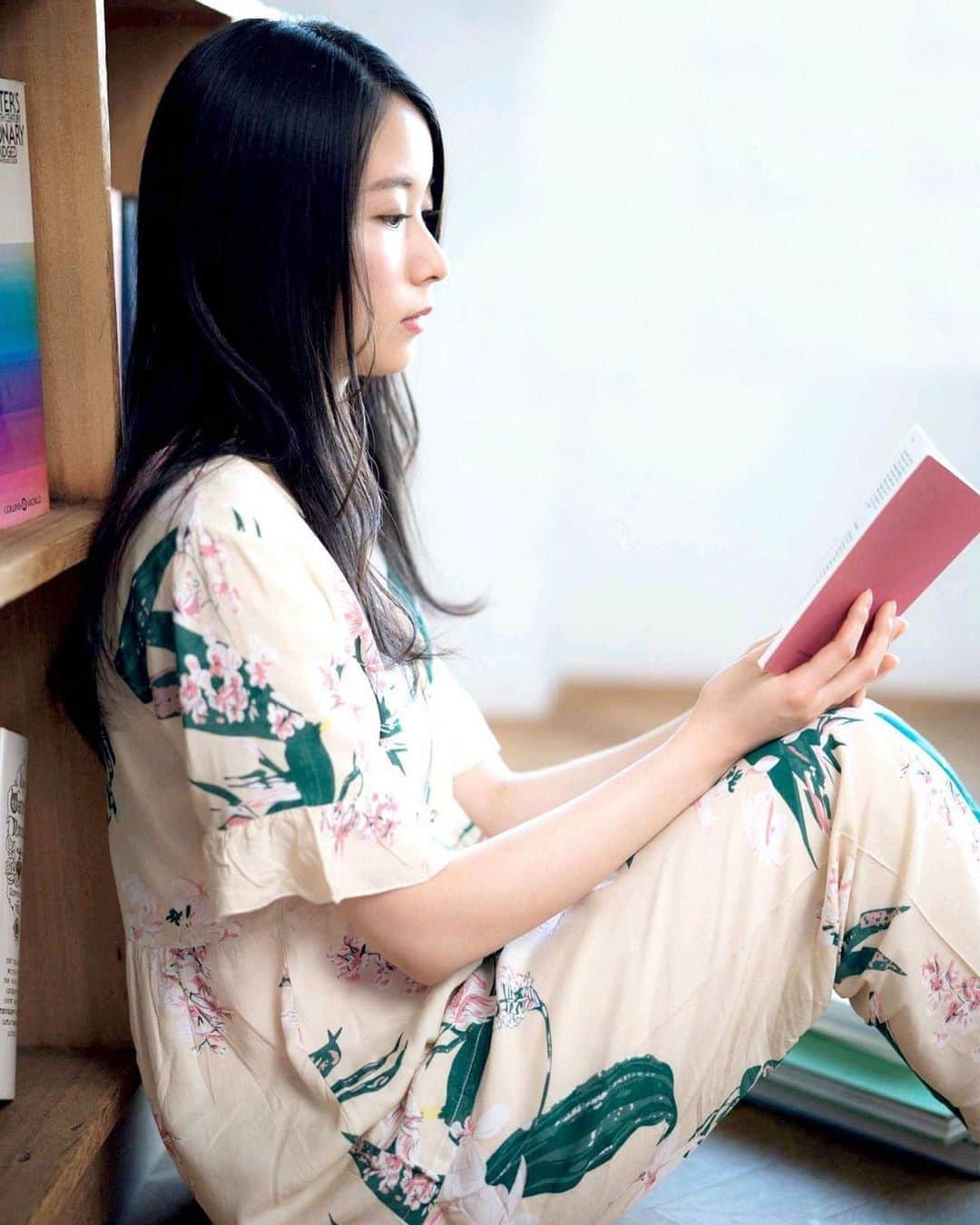 佐々木琴子（推し垢）のインスタグラム：「琴子が自分のファンのアカウント見に来ることあるのかな？あっても私のところには辿り着かなさそうだけどメンバーや卒業生に琴子の卒業後の応援のメッセージを投稿したりストーリーにあげてたの知ってるといいな  投稿は琴子がインスタ開設するまで待とうと思ったら意外と経ってました • • #佐々木琴子 #佐々木琴子推し #佐々木琴子天使 #佐々木琴子可愛いすぎ #美人 #かわいい #美人すぎる #乃木坂462期生 #乃木坂2期生 #2期生 #アンダー #乃木坂46 #乃木坂46好きな人と繋がりたい #こったん #nogizaka46 #元乃木坂46」
