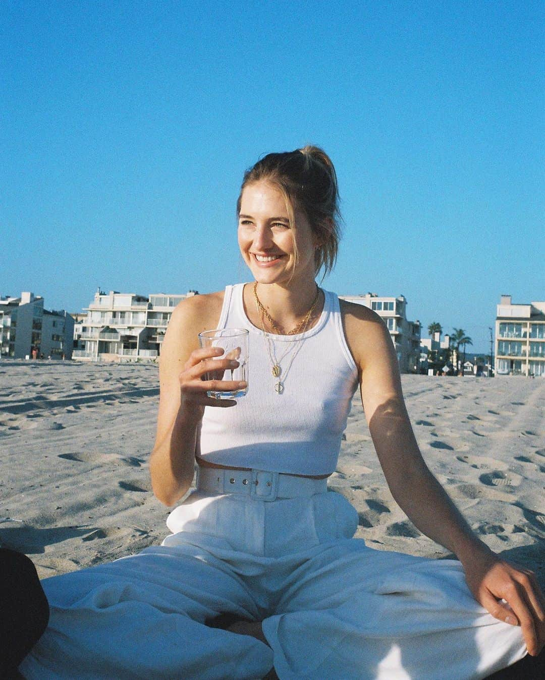 サンヌ・ヴロートさんのインスタグラム写真 - (サンヌ・ヴロートInstagram)「With some wine I’m fine! 🍷」5月16日 22時02分 - sannevloet