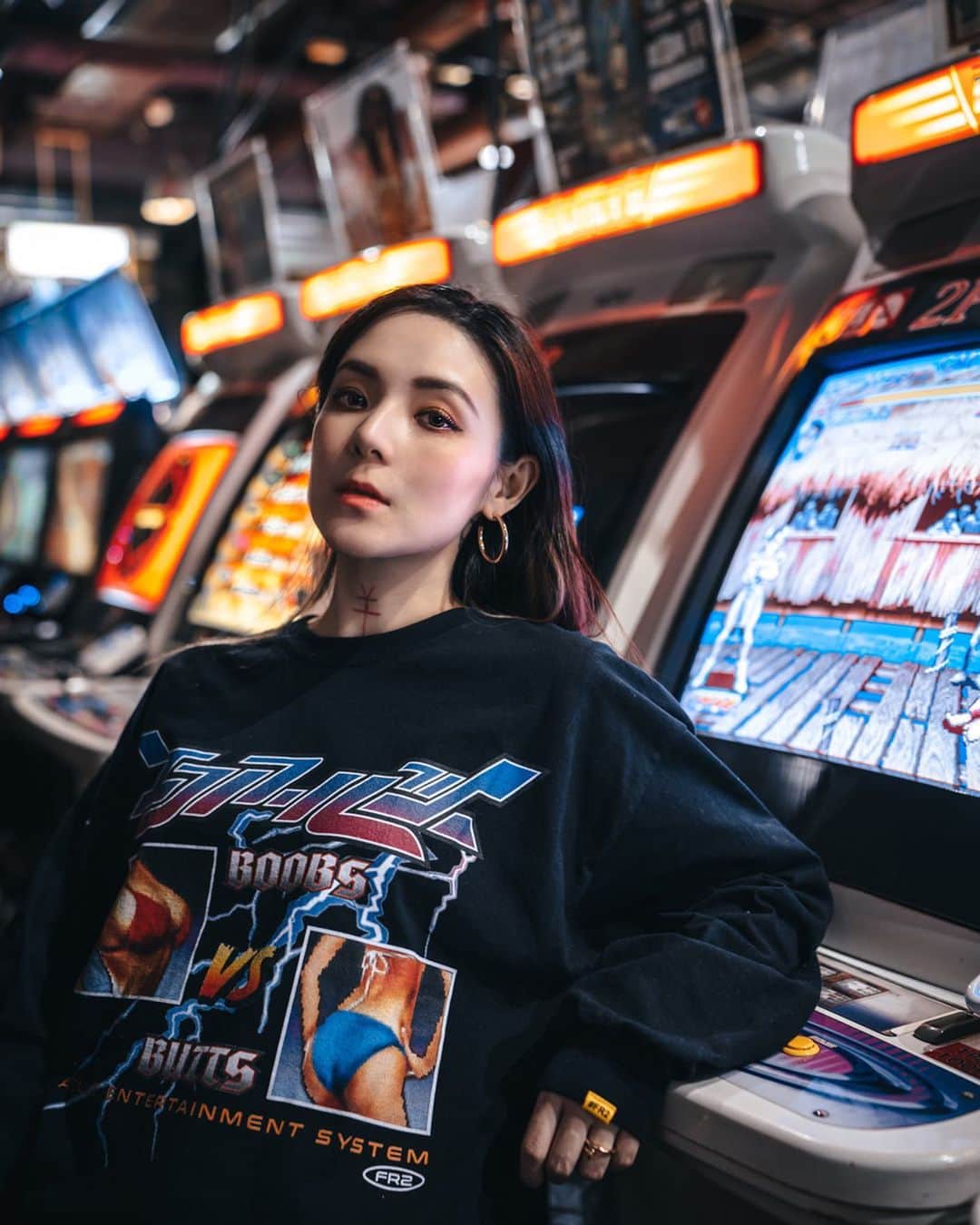 #FR2さんのインスタグラム写真 - (#FR2Instagram)「Congratulations on your pregnancy! I hope you have a happy, healthy pregnancy and delivery.  @imginoy & @rkrkrk  Boobs VS Butts  Which one do u like? Epic duel L/S Tee.  Photo by @rkrkrk  We ship world wide.  #FR2#fxxkingrabbits#頭狂色情兎 #smokingkills#smokingkills®」5月16日 20時40分 - fxxkingrabbits