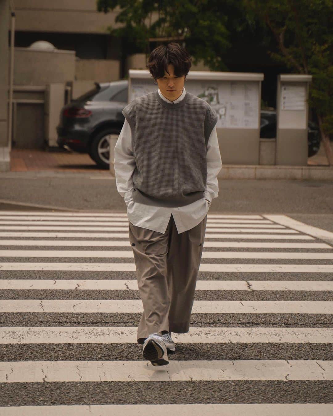 Ryoさんのインスタグラム写真 - (RyoInstagram)「ㅤㅤㅤㅤㅤㅤㅤㅤㅤㅤㅤㅤㅤ グレーのワントーン☺️ 最近、グレーにハマってる🤔 ㅤㅤㅤㅤㅤㅤㅤㅤㅤㅤㅤㅤㅤ shirt:#HERILL vest:#urutokyo pants:#rams shoes:#newbalance」5月16日 20時51分 - ryo__takashima
